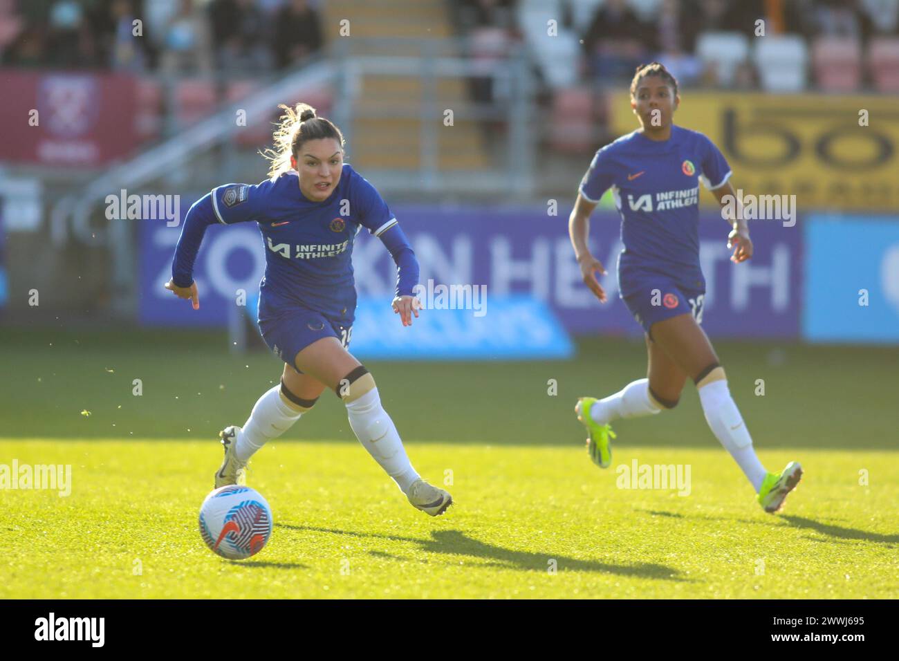 Londres, Royaume-Uni. 24 mars 2024. Londres, Angleterre, 24 mars 2024 : Johanna Rytting Kaneryd (19 Chelsea) en action lors du match de Super League FA Womens entre West Ham United et Chelsea au Chigwell construction Stadium à Londres, en Angleterre. (Alexander Canillas/SPP) crédit : SPP Sport Press photo. /Alamy Live News Banque D'Images