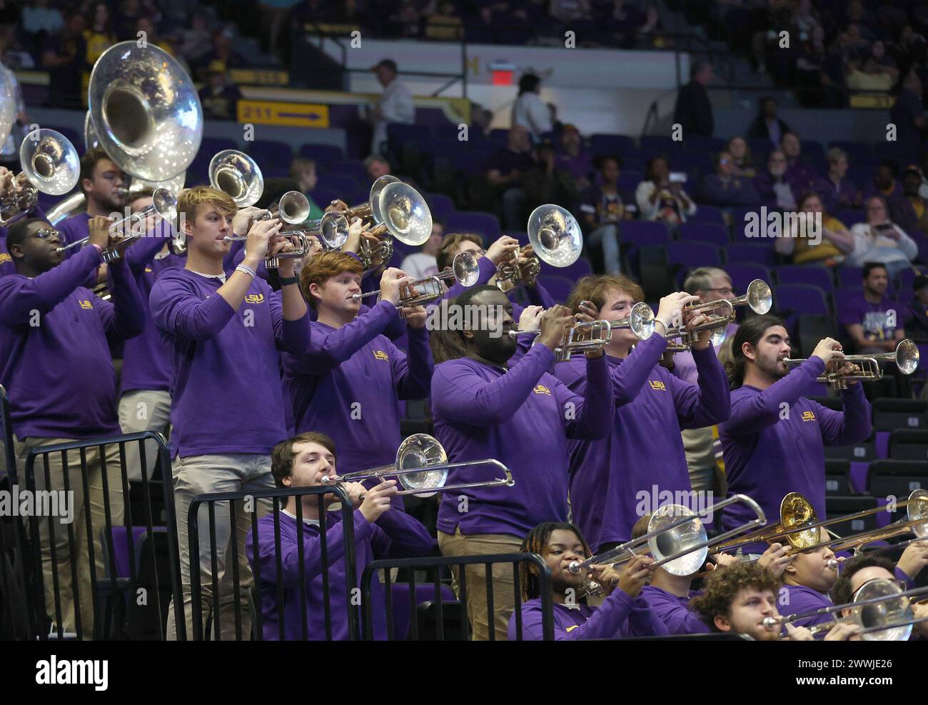 Baton Rouge, États-Unis. 24 mars 2024. Le groupe de pep LSU Lady Tigers se produit lors d'un match de deuxième tour du tournoi de basket-ball féminin de la NCAA à Baton Rouge, en Louisiane, le dimanche 24 mars 2024. (Photo de Peter G. Forest/SipaUSA) crédit : Sipa USA/Alamy Live News Banque D'Images