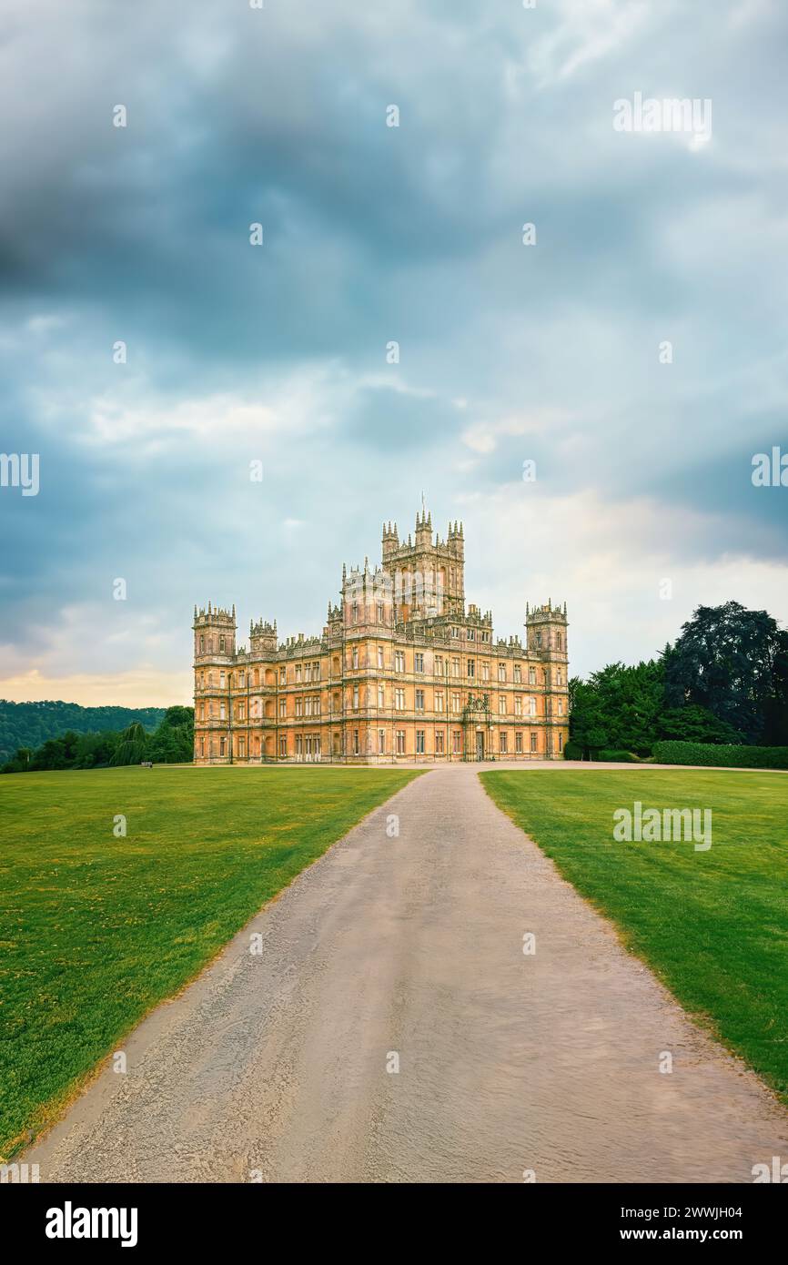 Hampshire, Angleterre ; 24 mars 2024 - Château de Highclere, lieu de tournage de Downton Abbey dans le Hampshire, Angleterre. Banque D'Images