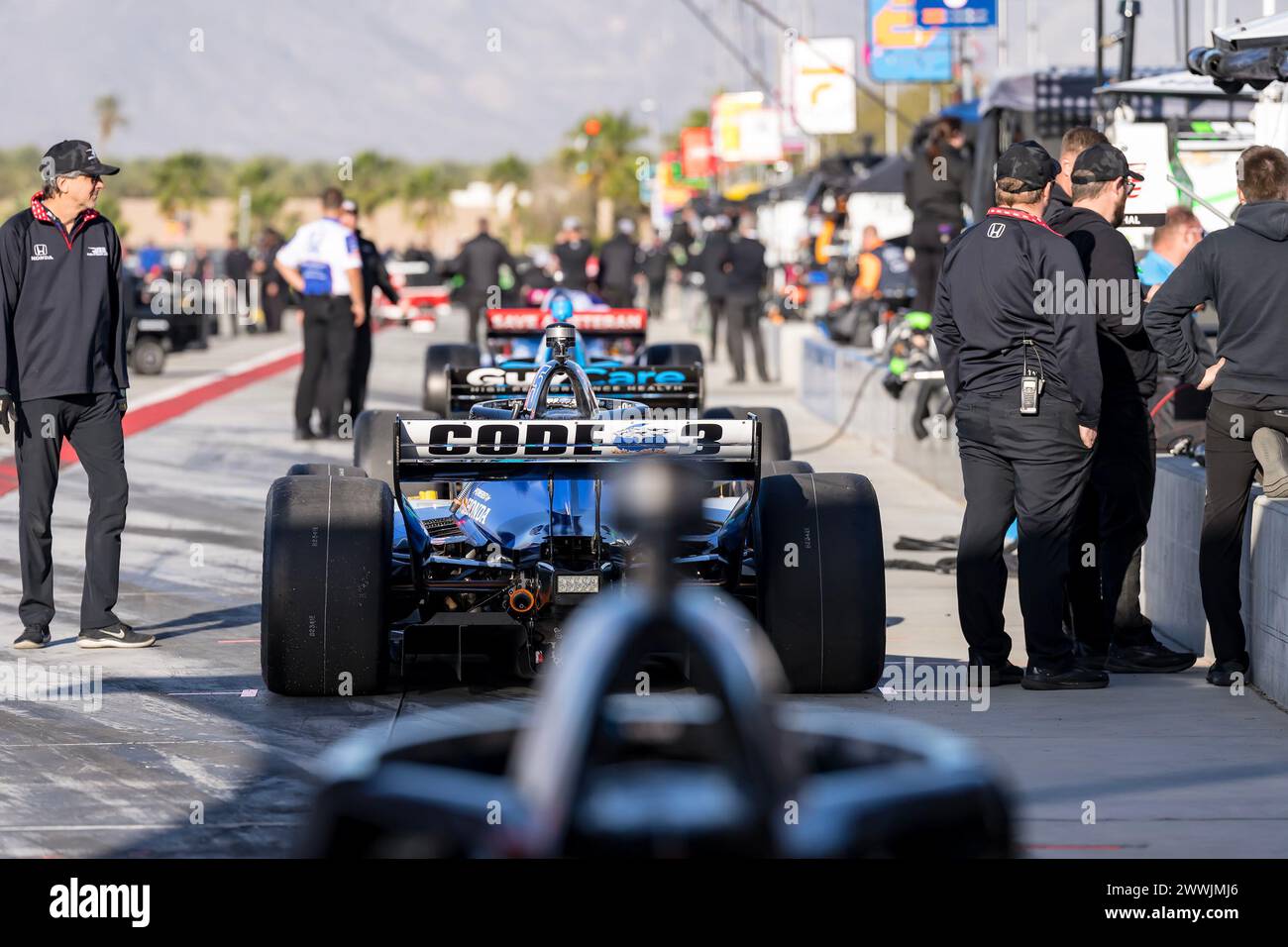 Thermal, CA, États-Unis. 24 mars 2024. L'équipage de Rahal Letterman Lanigan Racing Honda prépare ses voitures de course pour le défi inaugural du Thermal Club $1 million au Thermal Club de Thermal CA. (Crédit image : © Grindstone Media Group/ASP) USAGE ÉDITORIAL SEULEMENT! Non destiné à UN USAGE commercial ! Crédit : ZUMA Press, Inc/Alamy Live News Banque D'Images