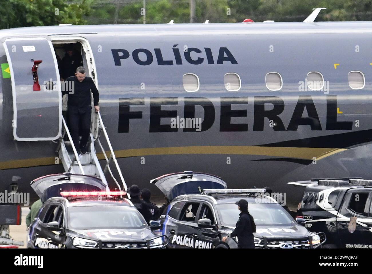 DF - BRASILIA - 03/24/2024 - BRASILIA, ARRIVÉE DES PERSONNES ARRÊTÉES POUR LA MORT DE MARIELLE FRANCO - l'ancien chef de police, Rivaldo Barbosa, est vue à l'arrivée au hangar de la police fédérale à Brasilia. Lors d’une opération de la police fédérale ce dimanche matin pour enquêter sur les homicides de la conseillère Marielle Franco et du chauffeur Anderson Gomes, ils ont tous été arrêtés pour implication dans la mort de Marielle Franco. Photo : Mateus Bonomi/AGIF (photo Mateus Bonomi/AGIF/SIPA USA) Banque D'Images