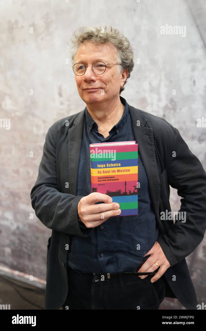 Buchmesse Leipzig GER, Leipzig,20240321, Buchmesse Leipzig, Buchvorstellung,von Ingo Schulze, Zu Gast im Westen *** salon du livre Leipzig GER, Leipzig,20240321, salon du livre Leipzig, présentation du livre, par Ingo Schulze, invité dans l'Ouest Banque D'Images