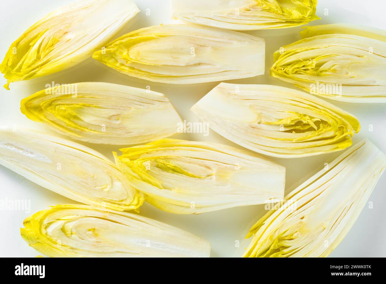 Les endives biologiques crus prêts à l'emploi Banque D'Images