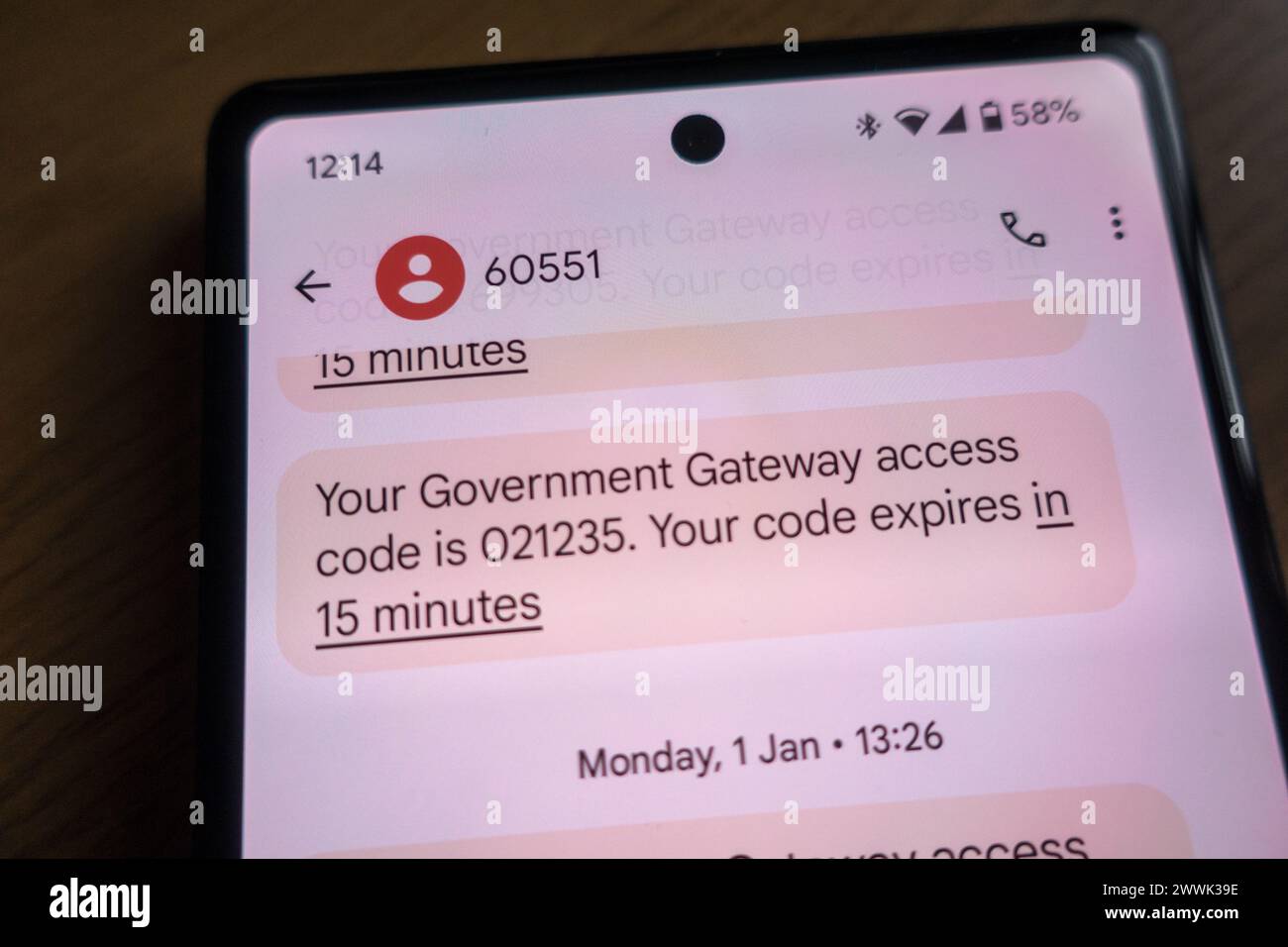 Code d'authentification multi-facteurs de connexion à la passerelle du gouvernement britannique sur l'appareil mobile Banque D'Images