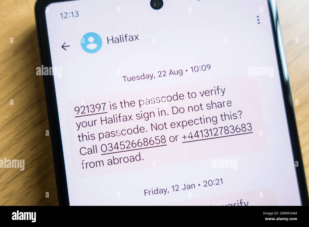 Code SMS Halifax OTP sur appareil mobile Banque D'Images