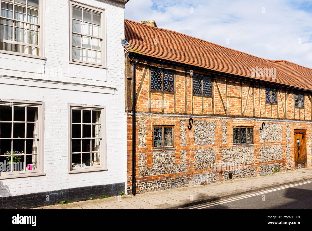 L'élévation avant à colombages de la Old Foundry dans l'historique Friday Street à Henley-on-Thames, une ville du sud de l'Oxfordshire Banque D'Images