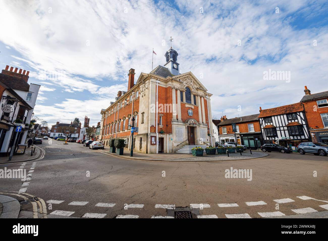 Henley Town Hall, bâtiment municipal de style baroque classé grade II sur la place du marché, siège du conseil municipal de Henley, Henley-on-Thames, Oxfordshire Banque D'Images