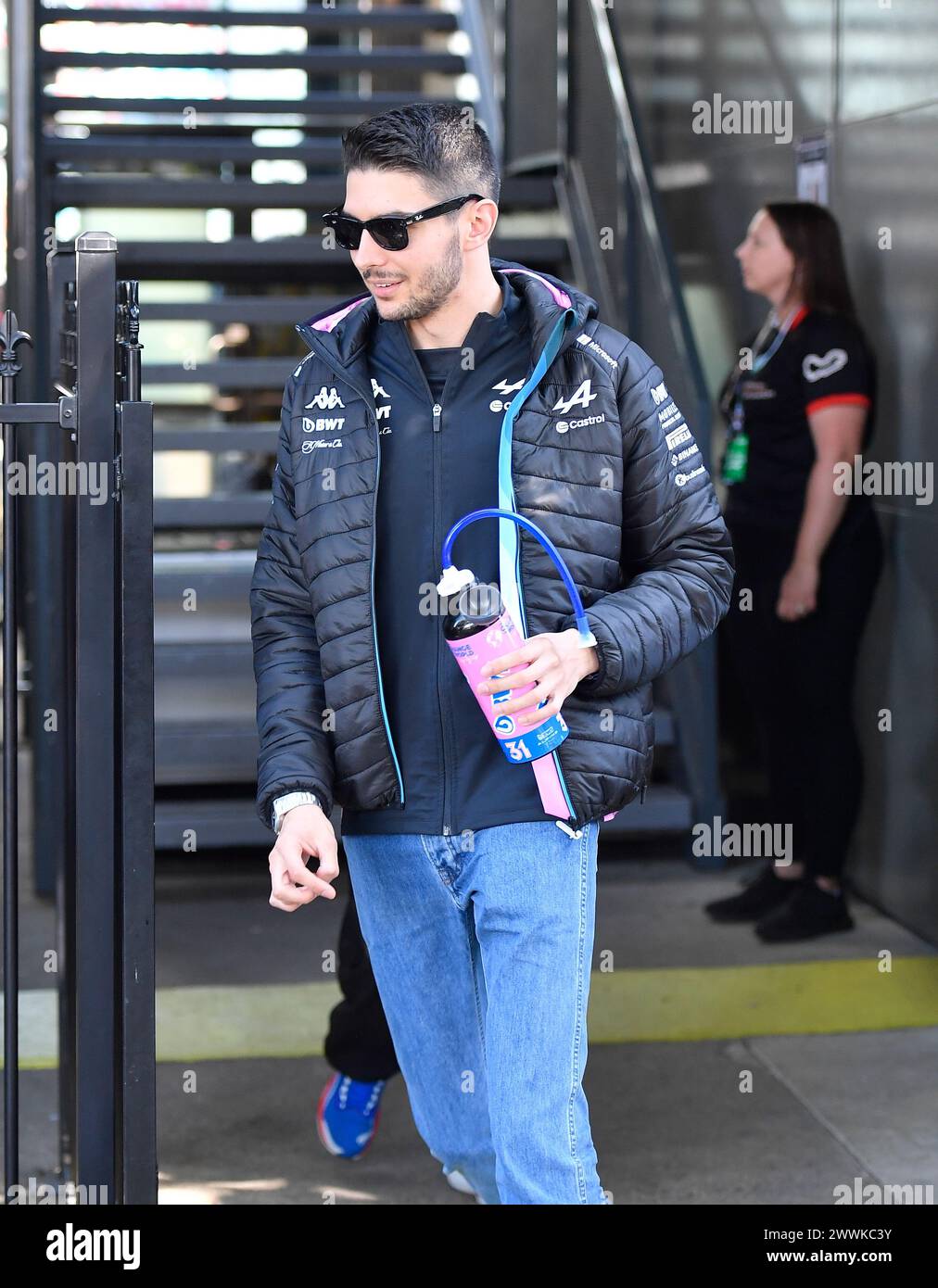 MELBOURNE, AUSTRALIE 24 mars 2024. Photo : 31 Esteban Ocon (FRA) BWT Alpine F1 Team revient au paddock après le défilé des pilotes dimanche au FIA Formula 1 Rolex Australian Grand Prix 2024 3ème tour du 22 au 24 mars à l'Albert Park Street circuit, Melbourne, Australie. Crédit : Karl Phillipson/Alamy Live News Banque D'Images