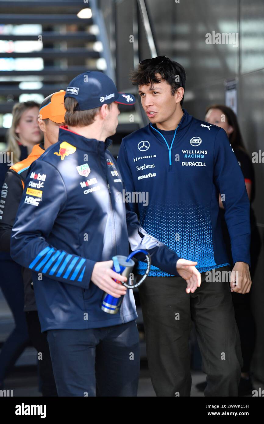 MELBOURNE, AUSTRALIE 24 mars 2024. Photo : 23 Alexander Albon (THA) Williams Racing revient au paddock après le défilé des pilotes dimanche au 3ème tour du Rolex Australian Grand Prix FIA Formula 1 2024 du 22 au 24 mars à l'Albert Park Street circuit, Melbourne, Australie. Crédit : Karl Phillipson/Alamy Live News Banque D'Images