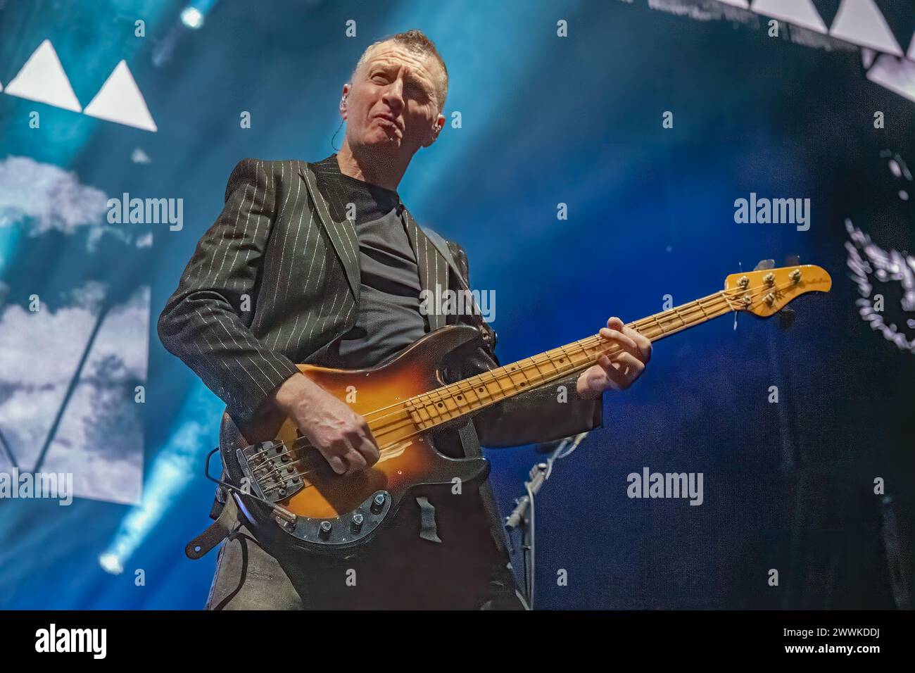 Nottingham, Royaume-Uni. 24 mars 2024, Motorpoint Arena, Nottingham, Royaume-Uni. Événement : esprits simples soutenus par Del Amitri. Légende : Ged Grimes (bassiste simple Minds) photo : Mark Dunn / Alamy Live News (divertissement) Banque D'Images