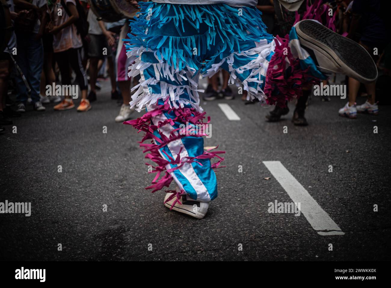 Buenos Aires, Buenos Aires, Argentine. 24 mars 2024. Chaque 24 mars, des milliers d'Argentins se rassemblent dans les rues pour commémorer la Journée nationale du souvenir pour la vérité et la justice en l'honneur des victimes de la dernière dictature militaire. Chaque 24 mars, des milliers d’Argentins se rassemblent dans les rues pour commémorer la Journée nationale du souvenir pour la vérité et la justice en l’honneur des victimes de la dernière dictature militaire. Crédit : ZUMA Press, Inc/Alamy Live News Banque D'Images