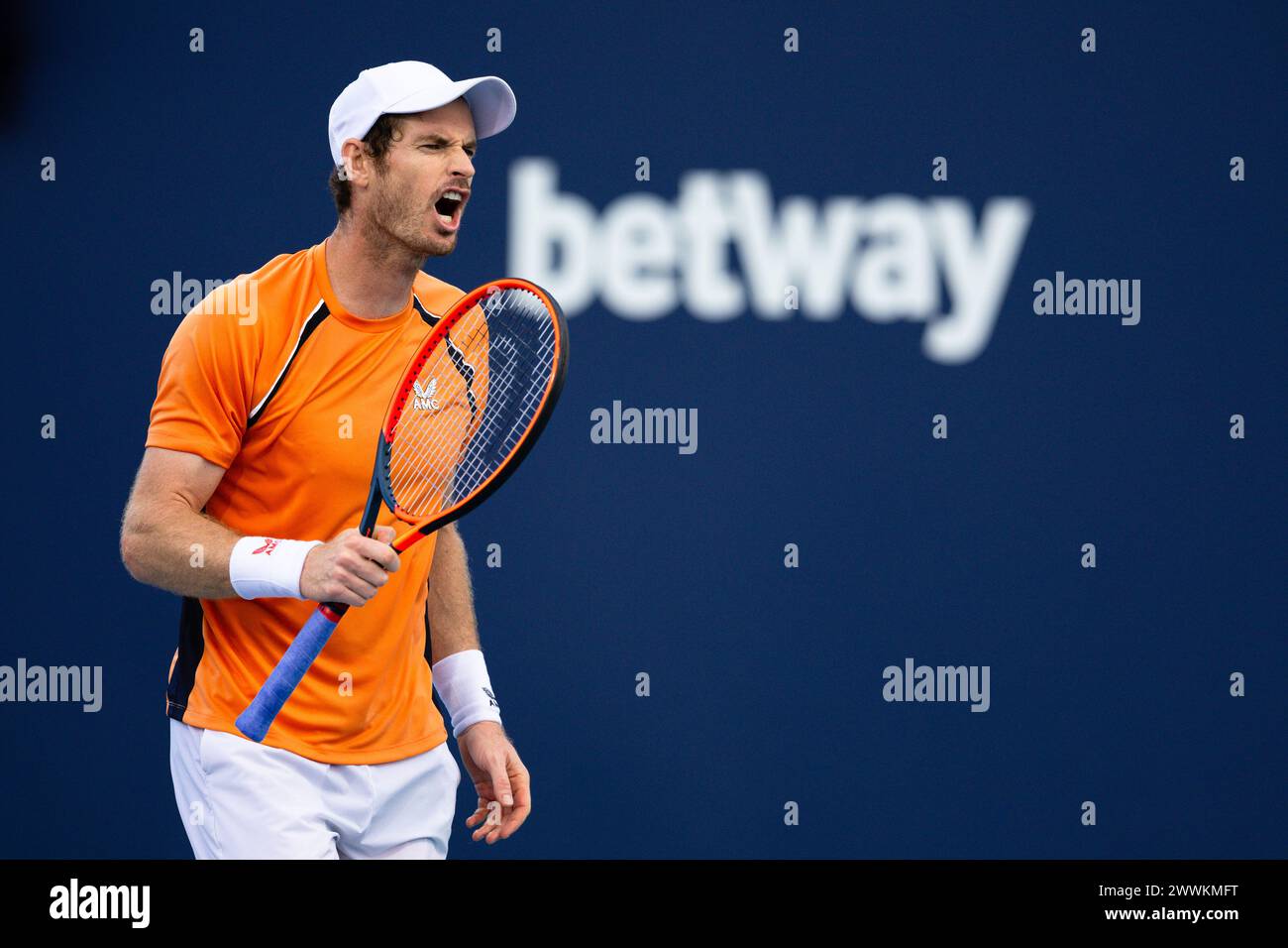 MIAMI GARDENS, FLORIDE - 24 MARS : Andy Murray, de Grande-Bretagne, réagit lors de son match contre Tomas Machac, de République tchèque, le jour 9 de l'Open de Miami au Hard Rock Stadium le 24 mars 2024 à Miami Gardens, Floride. (Photo de Mauricio Paiz) crédit : Mauricio Paiz/Alamy Live News Banque D'Images