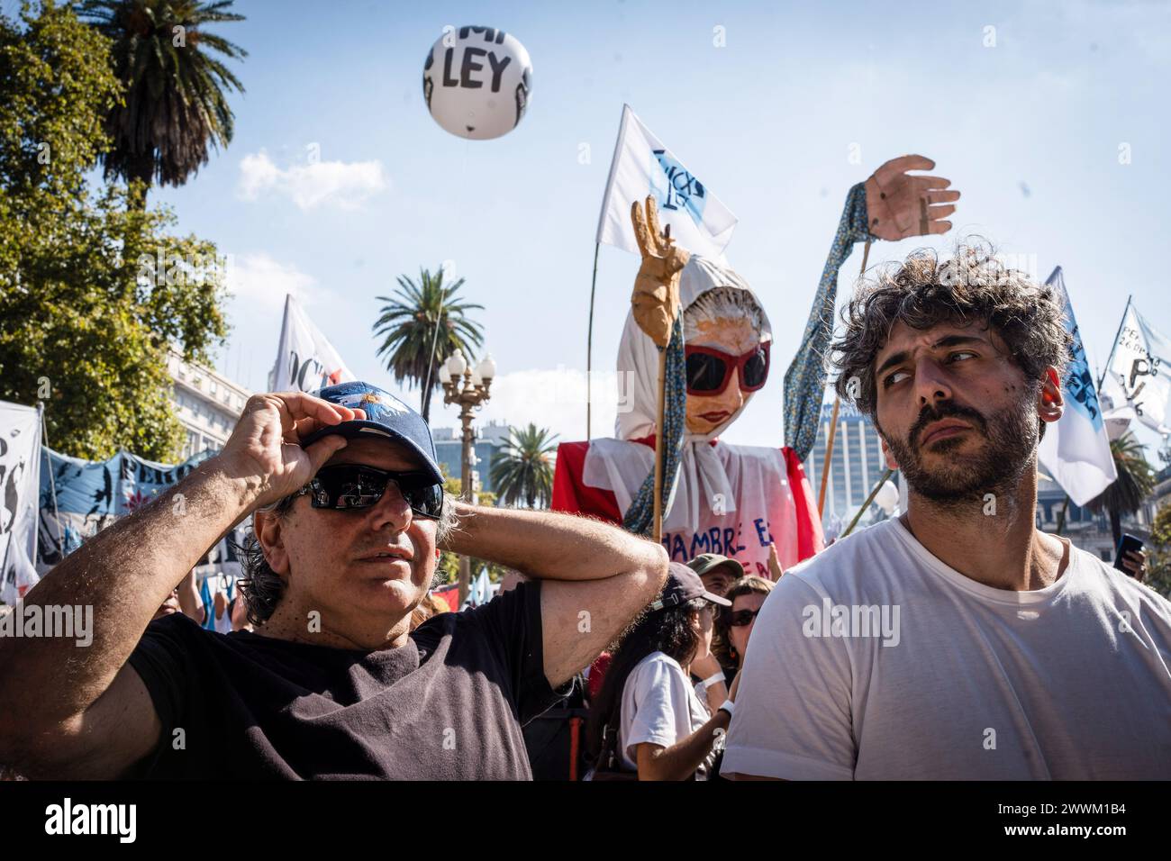 Buenos Aires, Argentine. 24 mars 2024. Manifestants sur la Plaza de Mayo. Mobilisation 48 ans après le dernier coup d'État civilo-militaire en Argentine avec les slogans "Memory yes" et "Never Again". Crédit : SOPA images Limited/Alamy Live News Banque D'Images