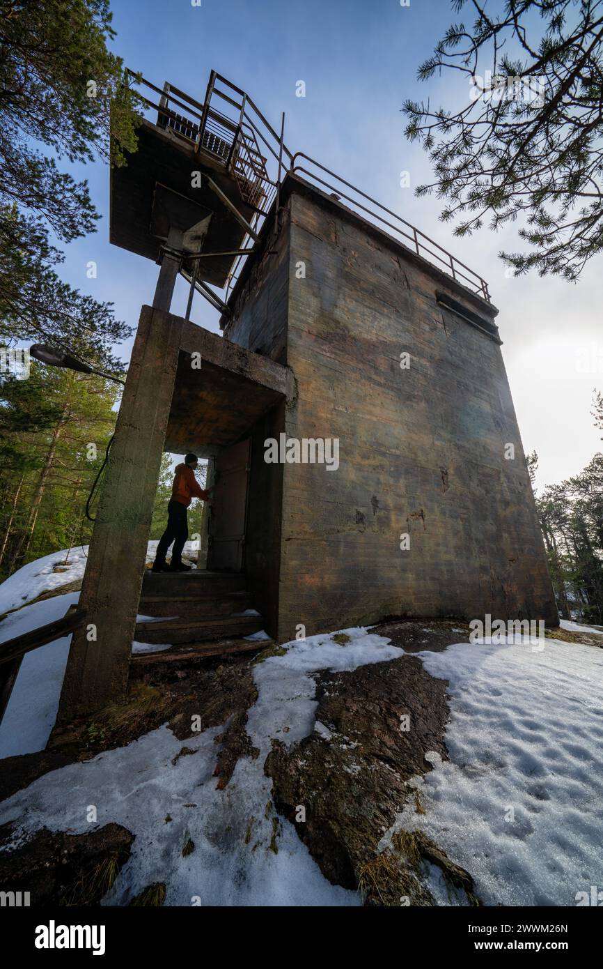 Une vieille tour de contrôle de tir sur l'île de Pirttisaari, Porvoo, Finlande Banque D'Images