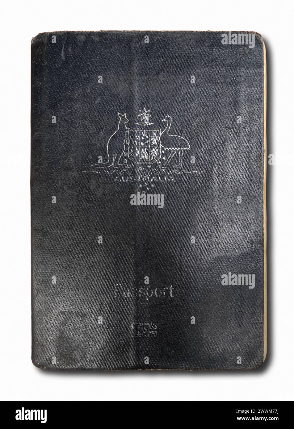 Gros plan sur un passeport australien isolé sur fond blanc. Banque D'Images