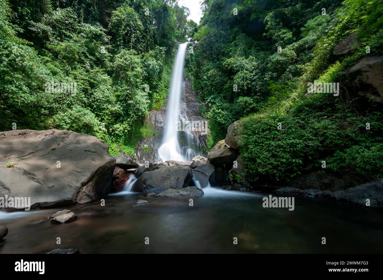 Longue exposition de la cascade de Gitgit à Singaraja Bali Banque D'Images