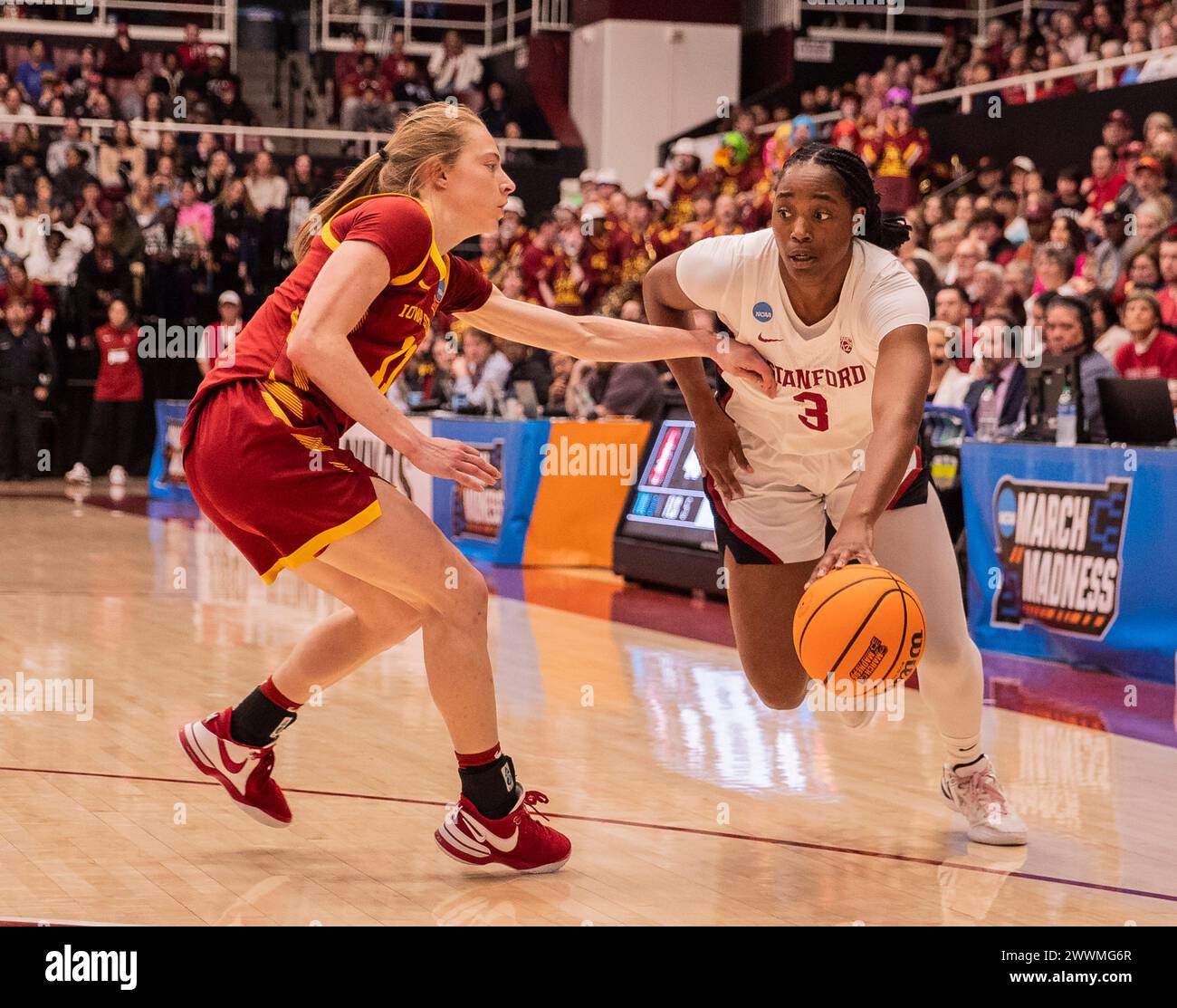 Palo Alto, CA, États-Unis. 24 mars 2024. A. L'attaquante de Stanford Nunu Agara (3) va au panier lors du match de deuxième tour de basket-ball féminin de la NCAA entre les cyclones de l'État de l'Iowa et le Cardinal de Stanford. Stanford a battu Iowa State en prolongation 87-81 au Maple Pavilion Palo Alto.CA. Thurman James/CSM/Alamy Live News Banque D'Images