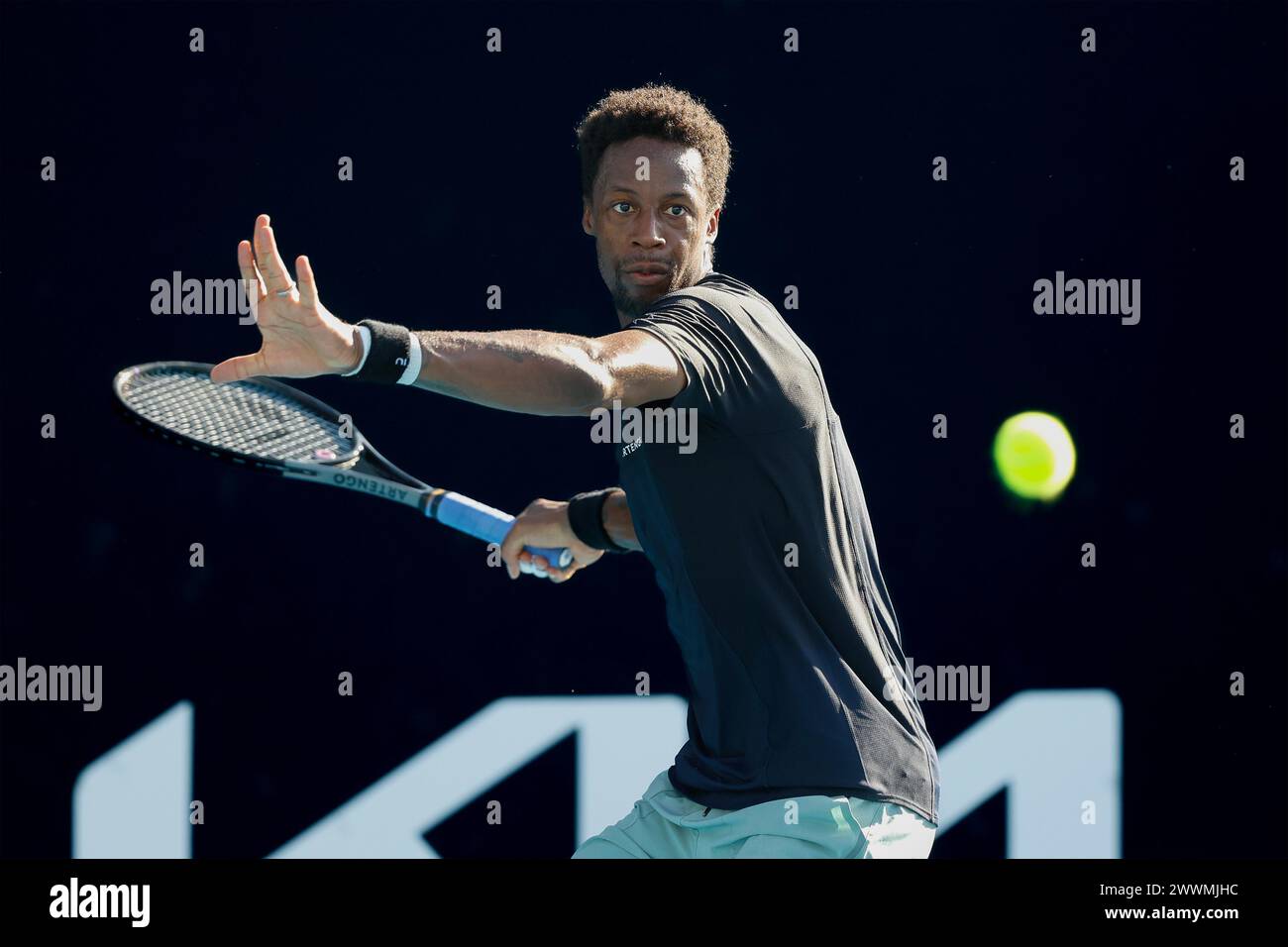 Gael Monfils (FRA) en action à l'Open d'Australie 2024 à Melbourne Park, Melbourne, Victoria, Australie. Banque D'Images