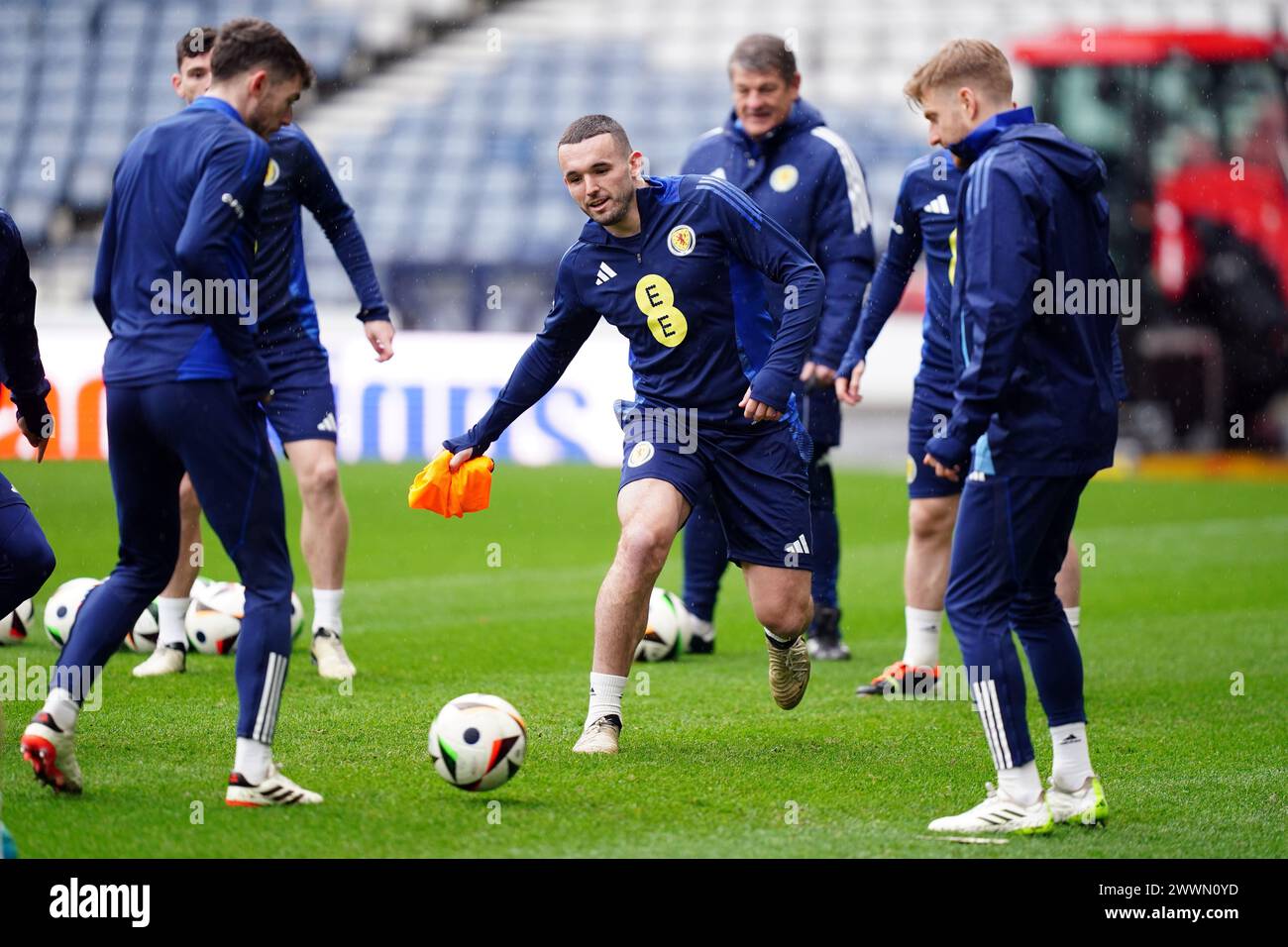 L'écossais John McGinn lors d'une séance d'entraînement à Hampden Park, Glasgow. Date de la photo : lundi 25 mars 2024. Banque D'Images