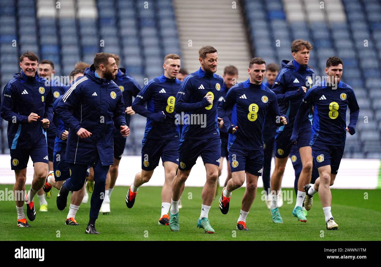 Joueurs écossais lors d'une séance d'entraînement à Hampden Park, Glasgow. Date de la photo : lundi 25 mars 2024. Banque D'Images