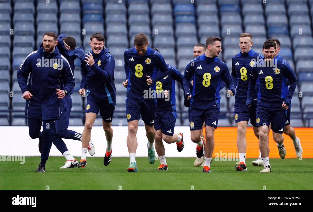 Joueurs écossais lors d'une séance d'entraînement à Hampden Park, Glasgow. Date de la photo : lundi 25 mars 2024. Banque D'Images