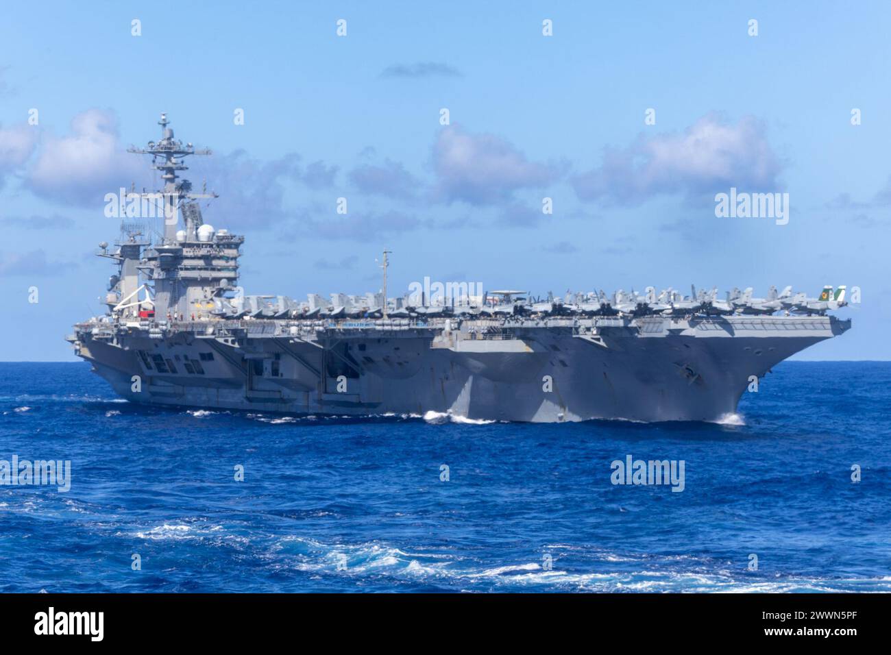 OCÉAN PACIFIQUE (17 février 2024) le porte-avions de classe Nimitz USS Theodore Roosevelt (CVN 71) transite dans l'océan Pacifique avant d'être ravitaillé en mer avec le navire de cargaison sèche et de munitions USNS Cesar Chavez (T-AKE 14). Cesar Chavez est affecté au Military Sealift Command Far East (MSC FE) qui, en coordination avec le commandant de la Task Force 73, ravitaille et ravitaille les forces navales déployées, ainsi que les alliés et partenaires régionaux dans l’Indo-Pacifique. Theodore Roosevelt, navire amiral du Carrier Strike Group Nine, mène des opérations de routine dans la zone d'opérations de la 7e flotte américaine. Un int Banque D'Images