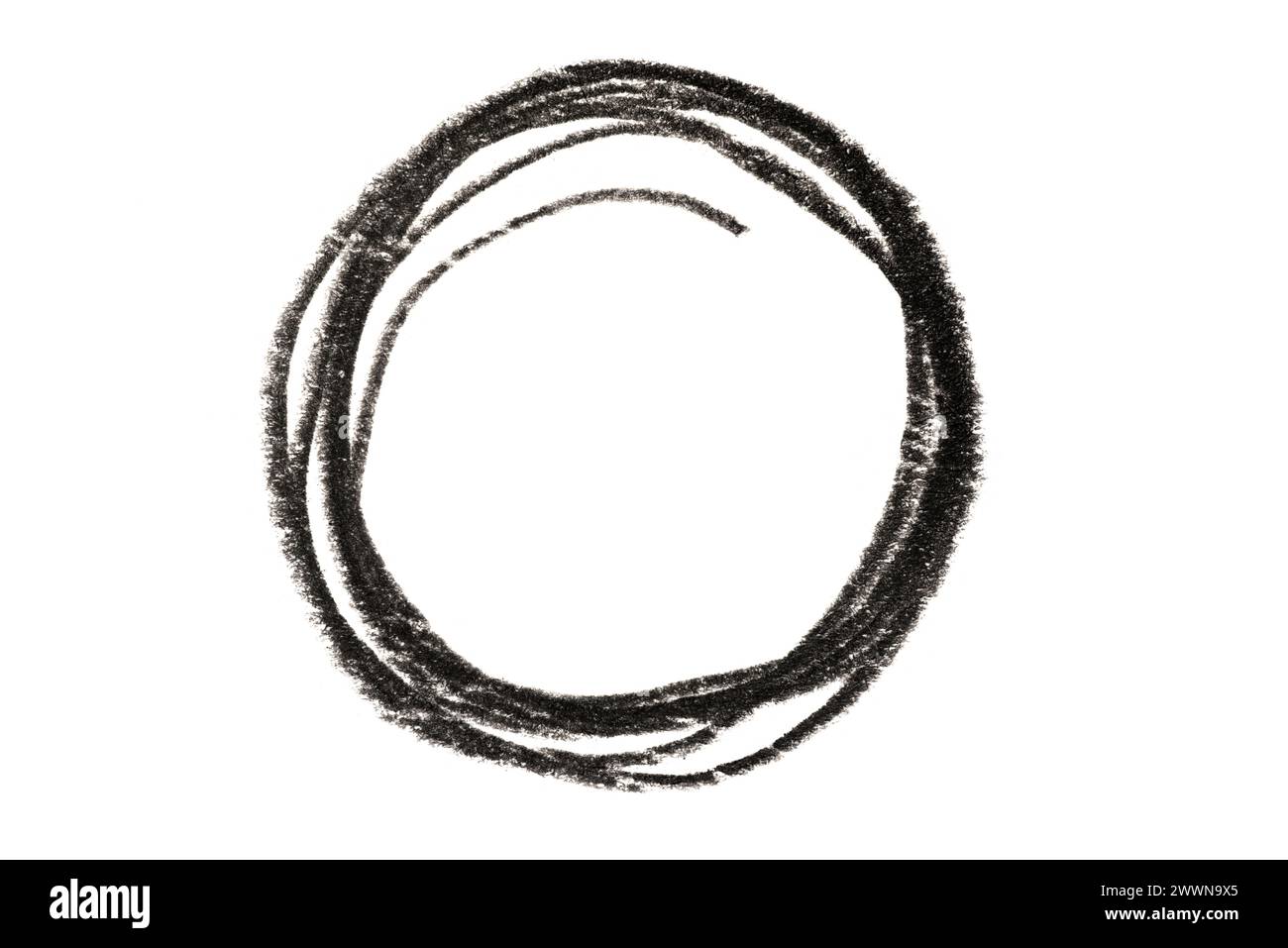 Un cercle dessiné au crayon noir isolé sur fond blanc. Banque D'Images