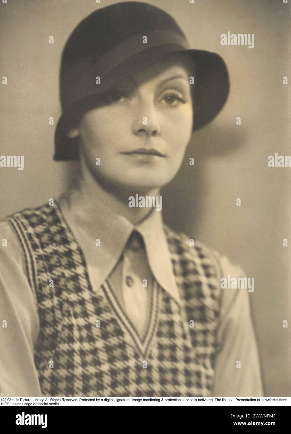 L'actrice suédoise Greta Garbo. 1905-1990. Actrice suédoise avec ses jours de gloire dans les années 1920 et 1930 Elle a pris sa retraite de l'écran à l'âge de 35 ans après avoir joué dans 28 films. 1932 Banque D'Images