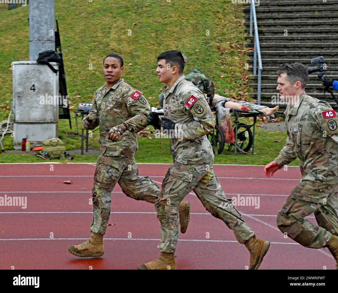 Des médecins de l'armée américaine du Medical Readiness Command, en ...