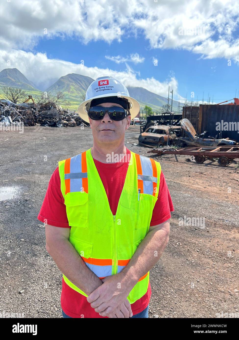 Mike Farone travaille à la basse préparation Anthony Falls Lock et Dam dans le préparé Paul District. Mike soutient la mission Hawai’i Wildfire Recovery en servant d’inspecteur d’assurance qualité pour le transport de débris métalliques et de béton sur le site de collecte de Pioneer Mill à West Maui. USACE Banque D'Images