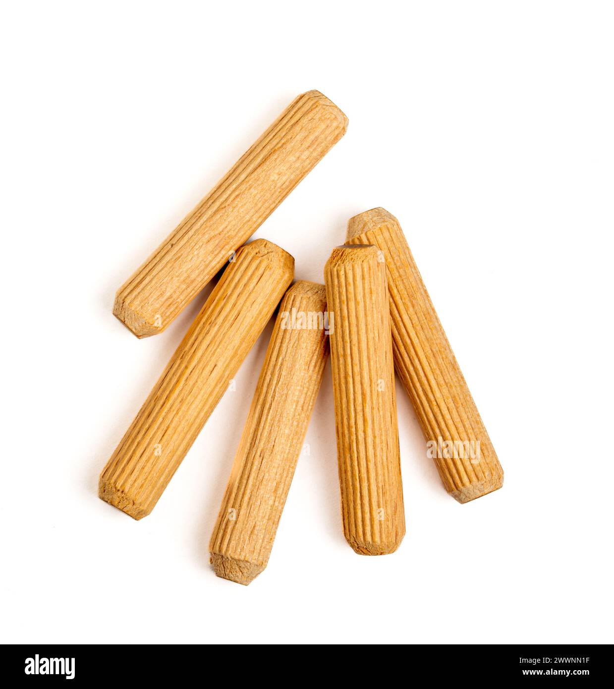 Chevilles en bois isalated sur fond blanc Banque D'Images