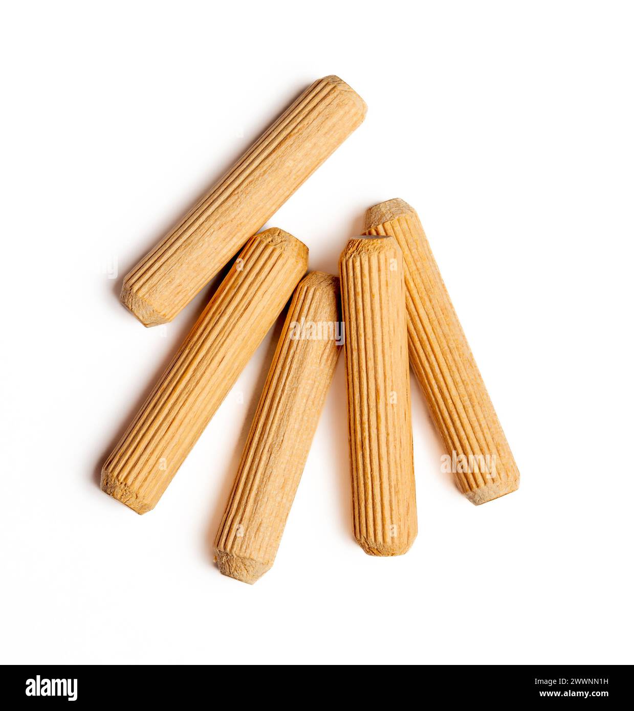 Chevilles en bois isalated sur fond blanc Banque D'Images