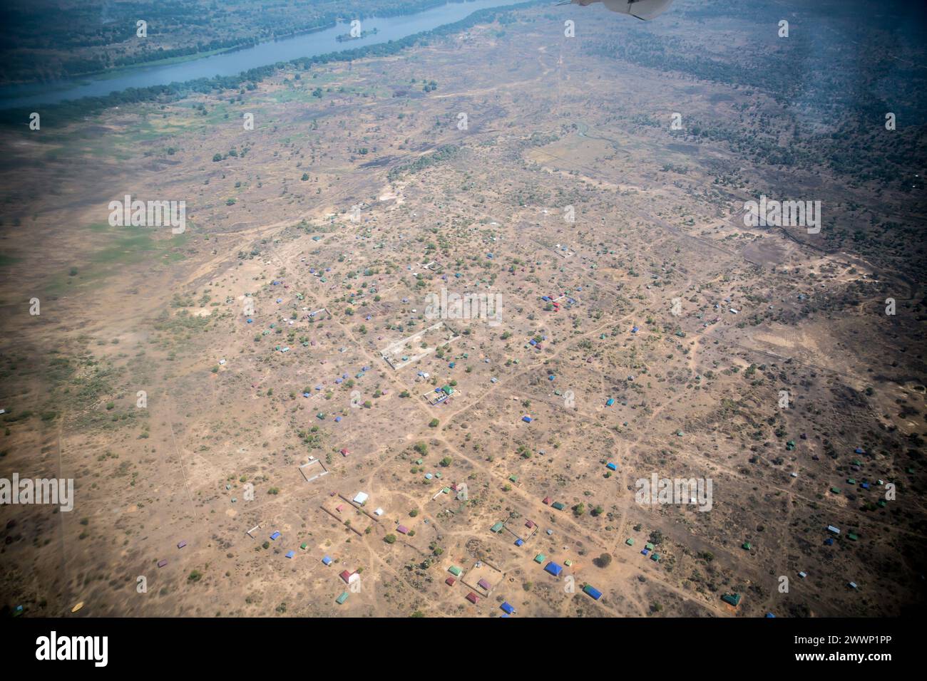 Juba, la capitale du Soudan du Sud, vue du ciel. Environ 1 000 rapatriés sud-soudanais et réfugiés soudanais traversent chaque jour la frontière entre le Soudan et le Soudan du Sud. La guerre au Soudan, qui a commencé en avril 2023, a entraîné la plus grande crise de déplacement au monde. (Photo de Sally Hayden / SOPA images/SIPA USA) Banque D'Images