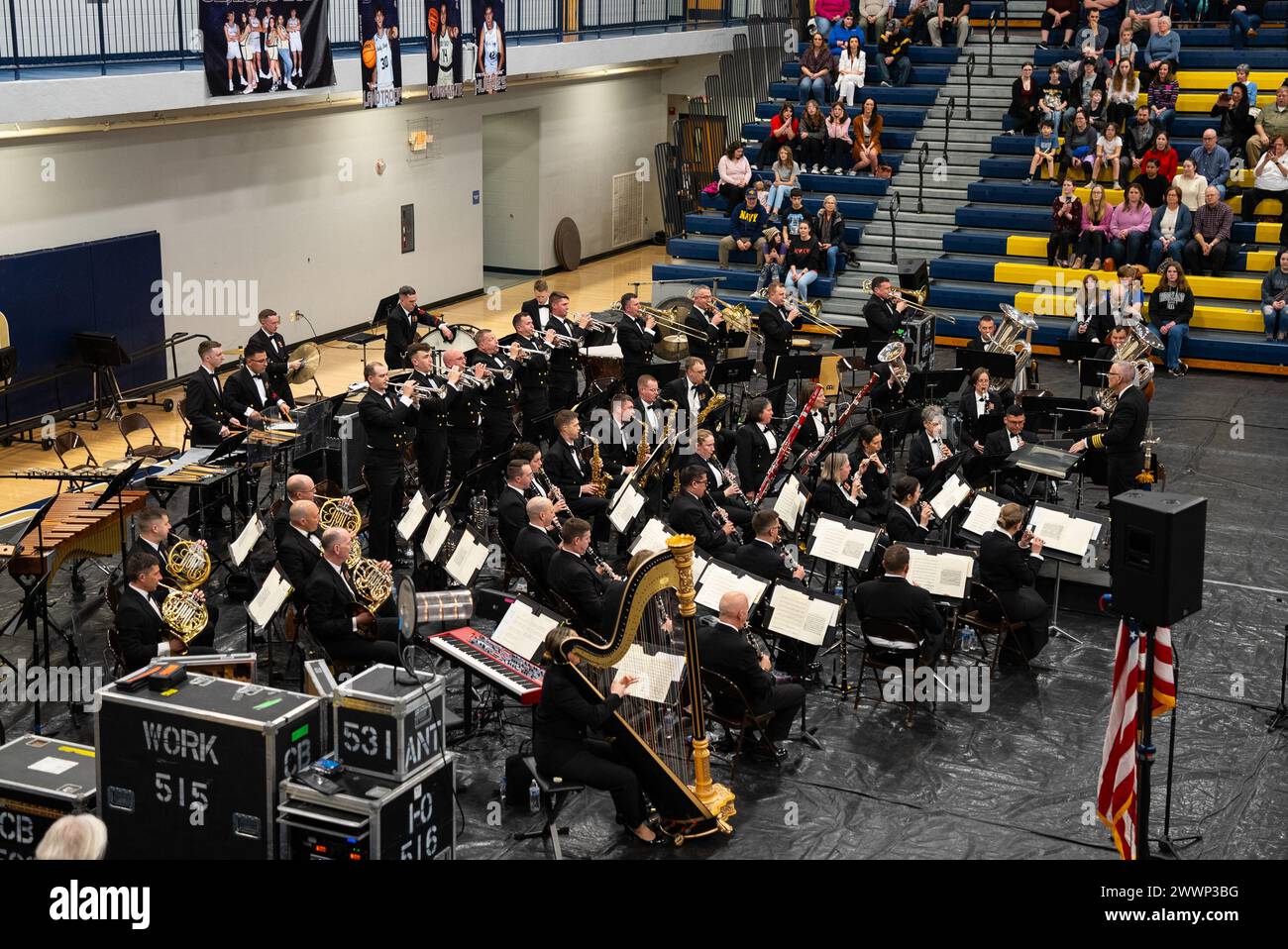 240214-N-PN185-1013 – Soddy-Daisy, Tennessee (14 février 2024) – le United States Navy Band donne un concert public dans le cadre de la tournée nationale de 2024 de l'unité au lycée de Soddy-Daisy. La Navy Band parcourra 2500 milles terrestres sur 18 jours dans 7 états, donnant 12 concerts publics ainsi que 5 concerts pour les élèves des écoles. Marine Banque D'Images