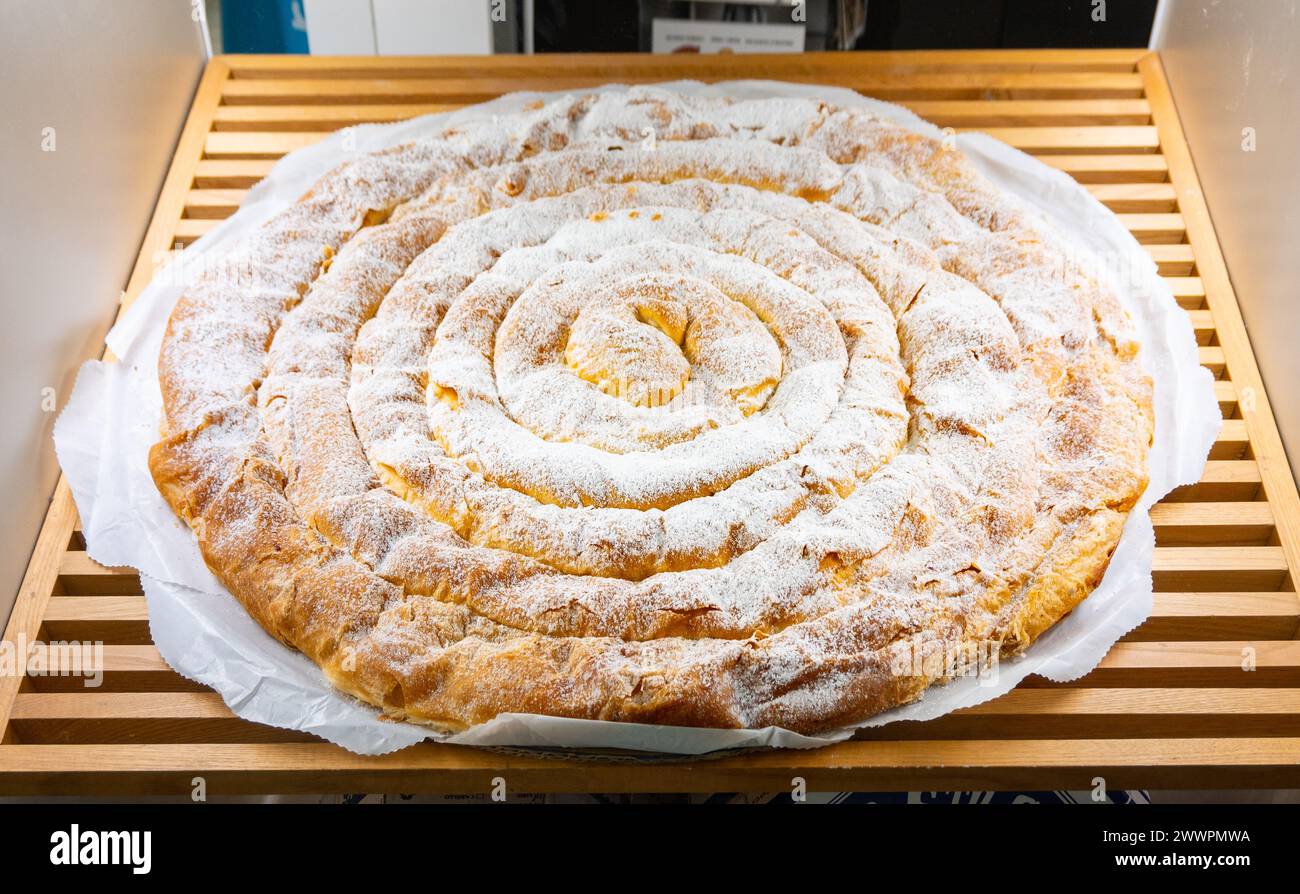 Ensaimada, pâtisserie sucrée traditionnelle de l'île de Majorque Photo ...