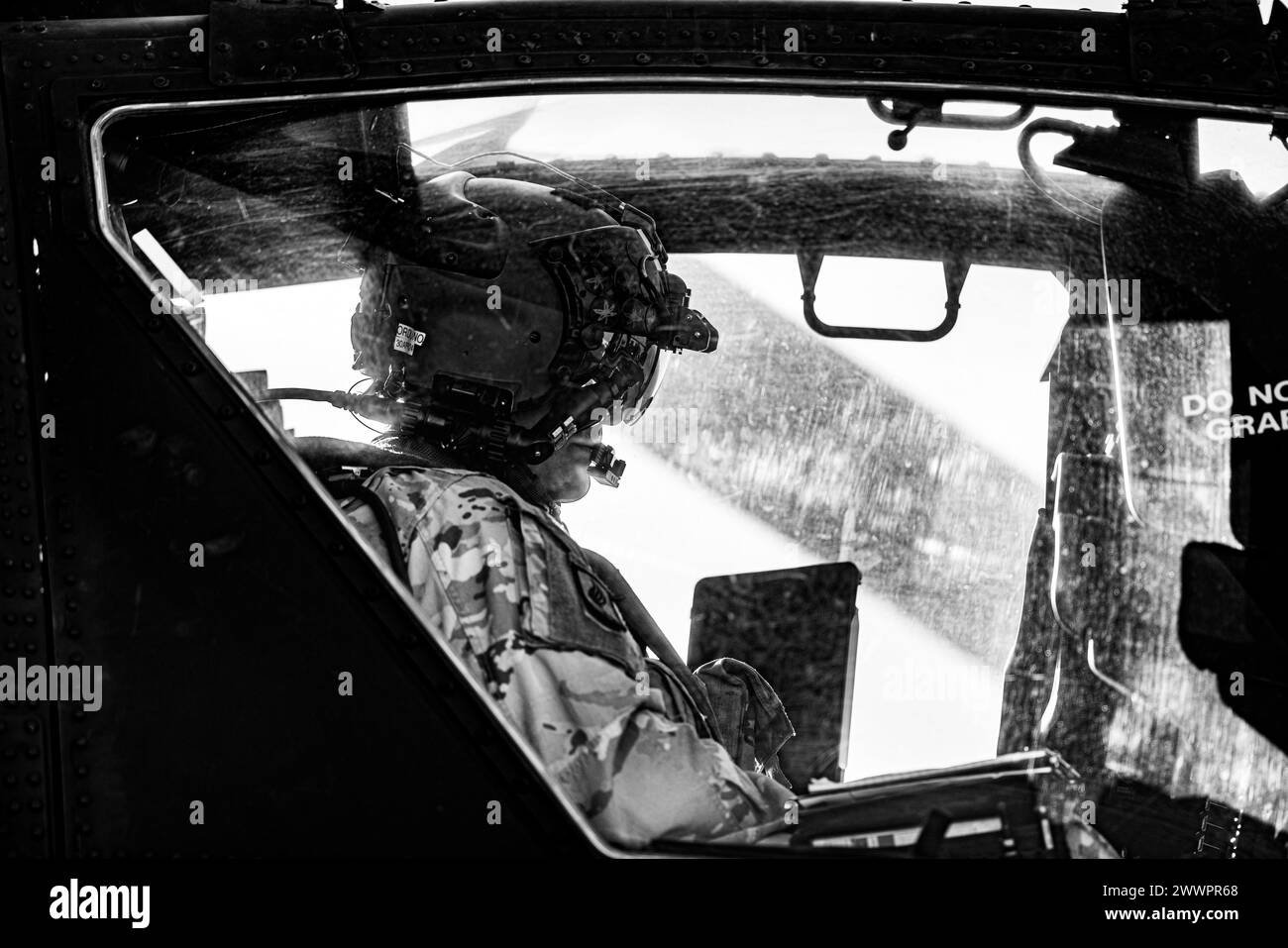 Les parachutistes affectés à la 82e brigade aéroportée de l'aviation de combat de la 82e division aéroportée mènent des opérations d'armement avancé et de ravitaillement (FARP) le 21 février 2024. Les FARP fournissent le carburant et les munitions nécessaires aux opérations à voilure fixe. Armée Banque D'Images