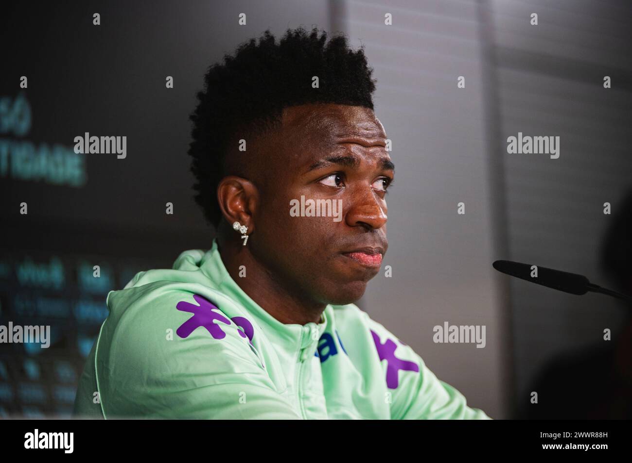 Valdebebas, Madrid, Espagne. 25 mars 2024. Vinicius Junior du Brésil intervient lors de la conférence de presse la veille du match amical de football entre les équipes nationales d'Espagne et du Brésil au Ciudad Real Madrid à Valdebebas, Madrid. (Crédit image : © Alberto Gardin/ZUMA Press Wire) USAGE ÉDITORIAL SEULEMENT! Non destiné à UN USAGE commercial ! Banque D'Images