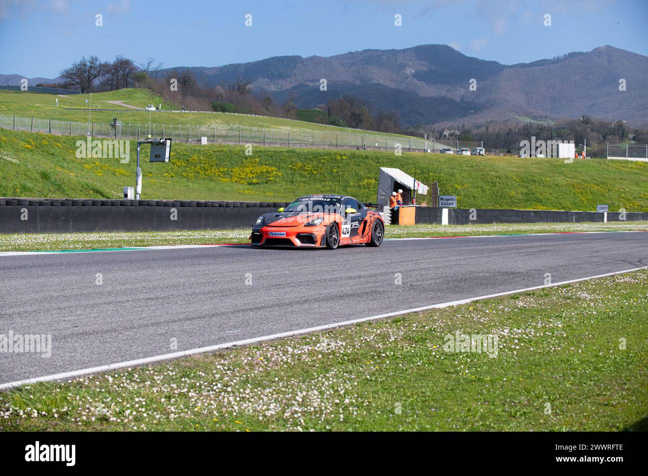 Circuit Mugello, Italie 24/03/2024 - 12h Mugello, série 24H. Course partie 2. Porsche 718 Cayman GT4 de Lionspeed GP en action sur circuit. Crédit photo : Fabio Pagani/Alamy Live News Banque D'Images