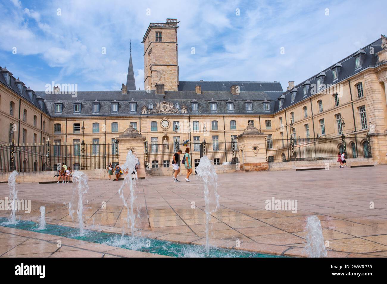 Place de la libération et le Palais des Ducs de Bourgogne (Palais des ducs de Bourgogne à Dijon, France. Belle Ville. Banque D'Images