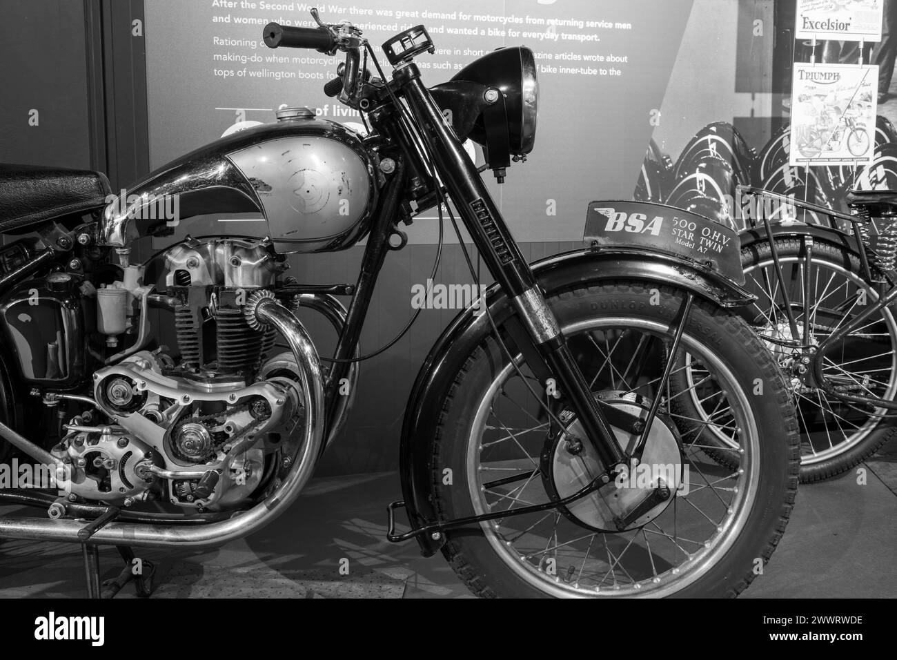 Sparkford.Somerset.United Kingdom.7 janvier 2024.A BSA A7 de 1949 est exposé au Haynes Motor Museum de Somerset Banque D'Images