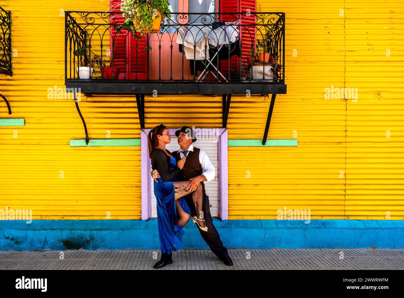 Deux danseurs de tango senior, district de la Boca, Buenos Aires, Argentine. Banque D'Images
