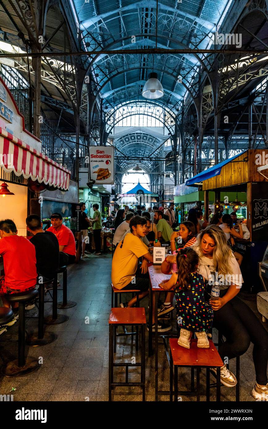 Le marché intérieur de San Telmo (Mercado de San Telmo), Buenos Aires, Argentine. Banque D'Images