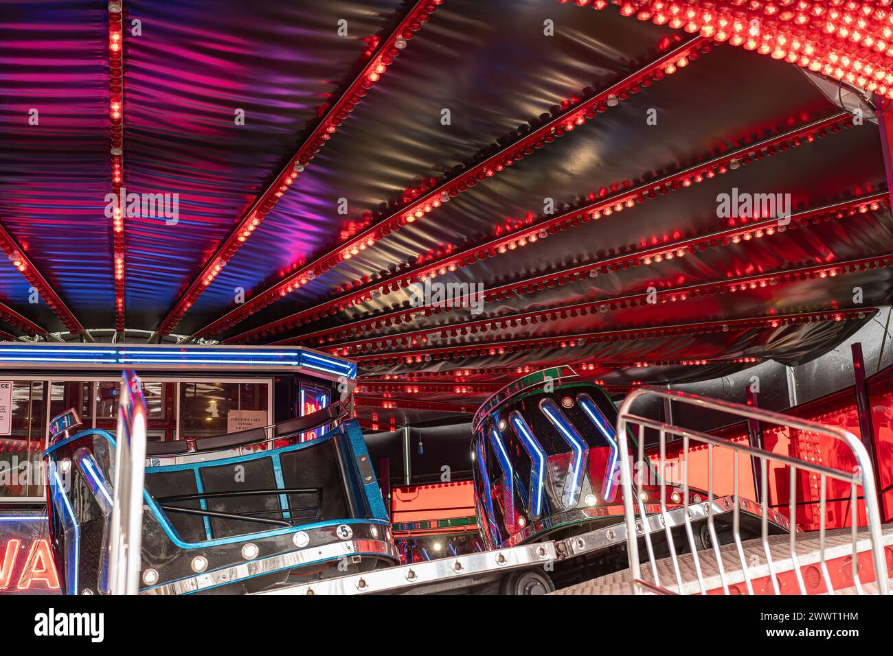 Promenade Waltzer avec feux clignotants. Banque D'Images