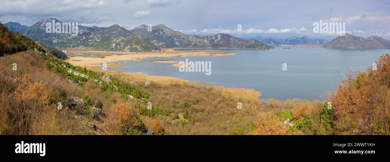 Vue panoramique sur le lac Skadar près de Virpazar, Monténégro Banque D'Images