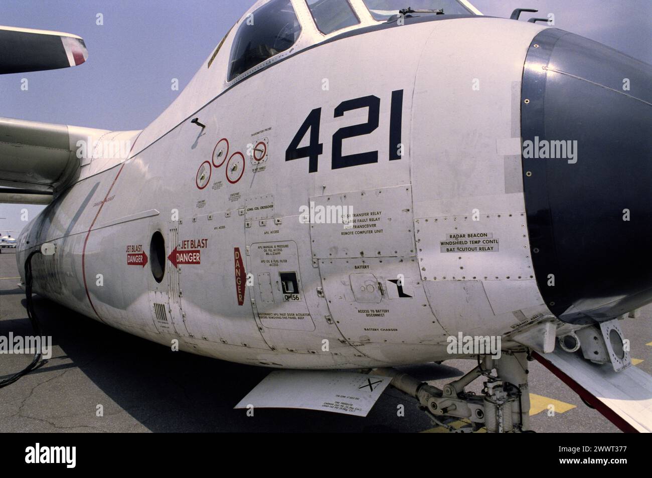 25 mars 1991, une morue de l'US Navy Grumman C-2 Greyhound de l'USS Midway à l'aéroport international de Koweït. Banque D'Images