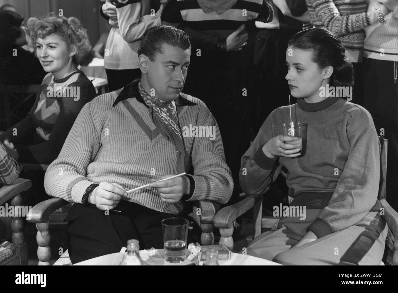Une scène de l'actrice française JEANNE MOREAU avec JEAN-PIERRE KERIEN dans son premier film DERNIER AMOUR 1949 (LAST LOVE) réalisateur JEAN STELLI Consortium de Productions de films / aime Frapin Banque D'Images