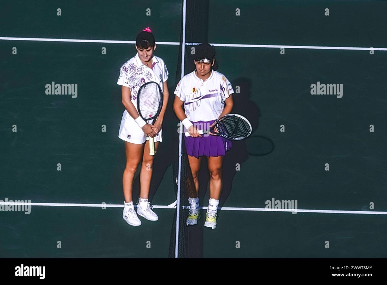 Monica Seles (USA) et Arantxa Sanchez Vicario en compétition à l'US Open de Tennis 1992. Banque D'Images