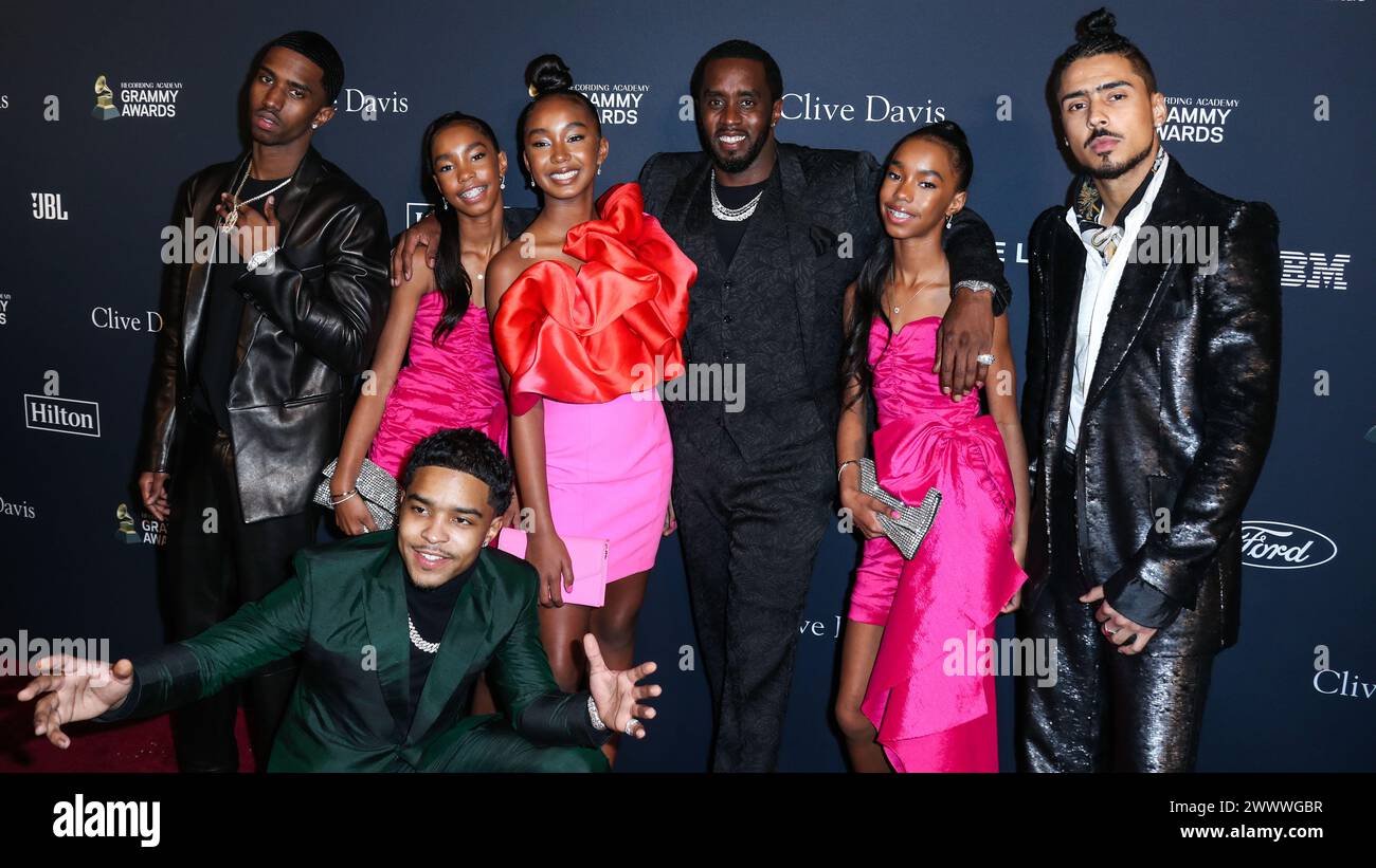 (DOSSIER) Diddy's Los Angeles et Miami Homes attaqués par Federal Law Enforcement le lundi 25 mars 2024. BEVERLY HILLS, LOS ANGELES, CALIFORNIE, États-Unis - JANVIER 25 : Christian Casey Combs, Jessie James Combs, Justin Dior Combs, chance Combs, rappeur américain, le producteur de disques et directeur de disques Diddy (Sean Love Combs, également connu sous ses noms de scène Puff Daddy ou P. Diddy), D'Lila Star Combs et Quincy Taylor Brown arrivent à la Recording Academy et le gala pré-GRAMMY de Clive Davis 2020 tenu au Beverly Hilton Hotel le 25 janvier, 2020 à Beverly Hills, Los Angeles, Californie, États-Unis. (Photo Banque D'Images