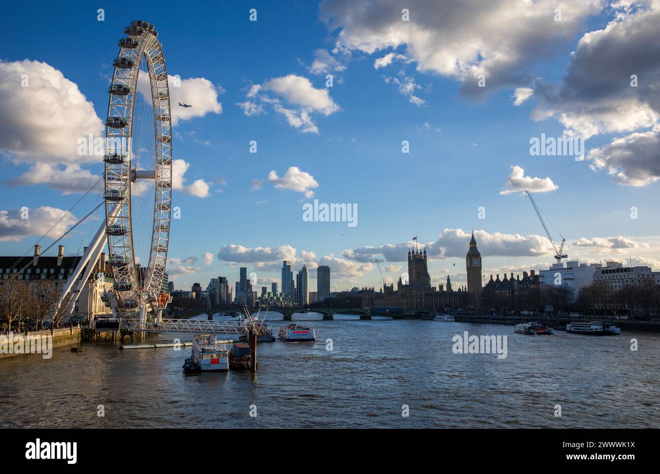 La roue du millénaire sur la rive sud de la Tamise, Londres, Angleterre, Royaume-Uni Banque D'Images