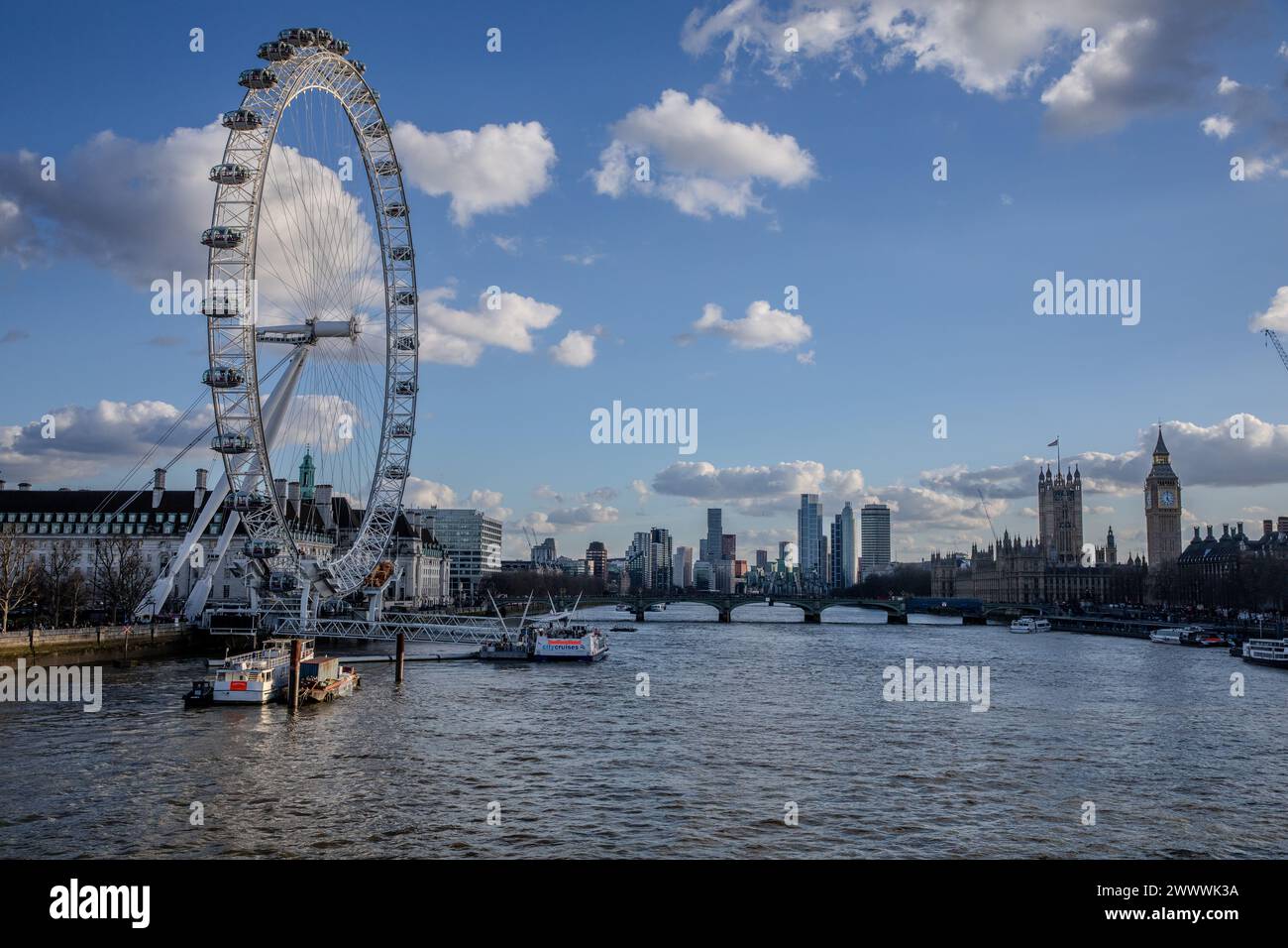 La roue du millénaire sur la rive sud de la Tamise, Londres, Angleterre, Royaume-Uni Banque D'Images
